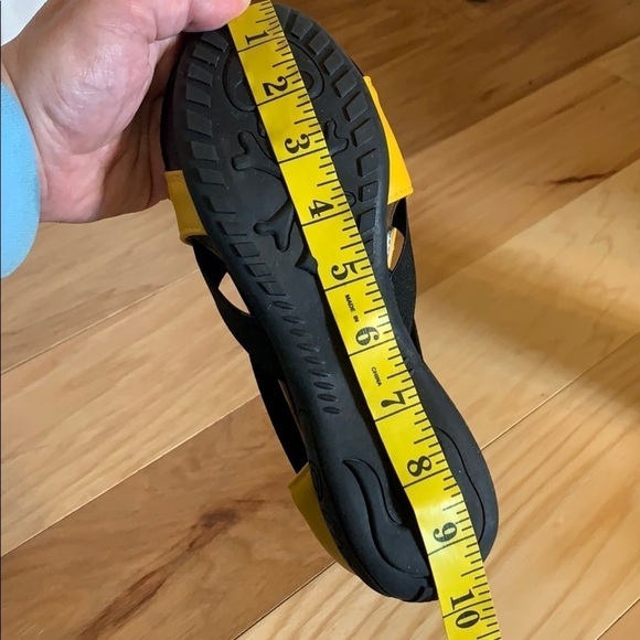 Mjs skull and crossbones slip ons. Size 8 - Picture 8 of 8